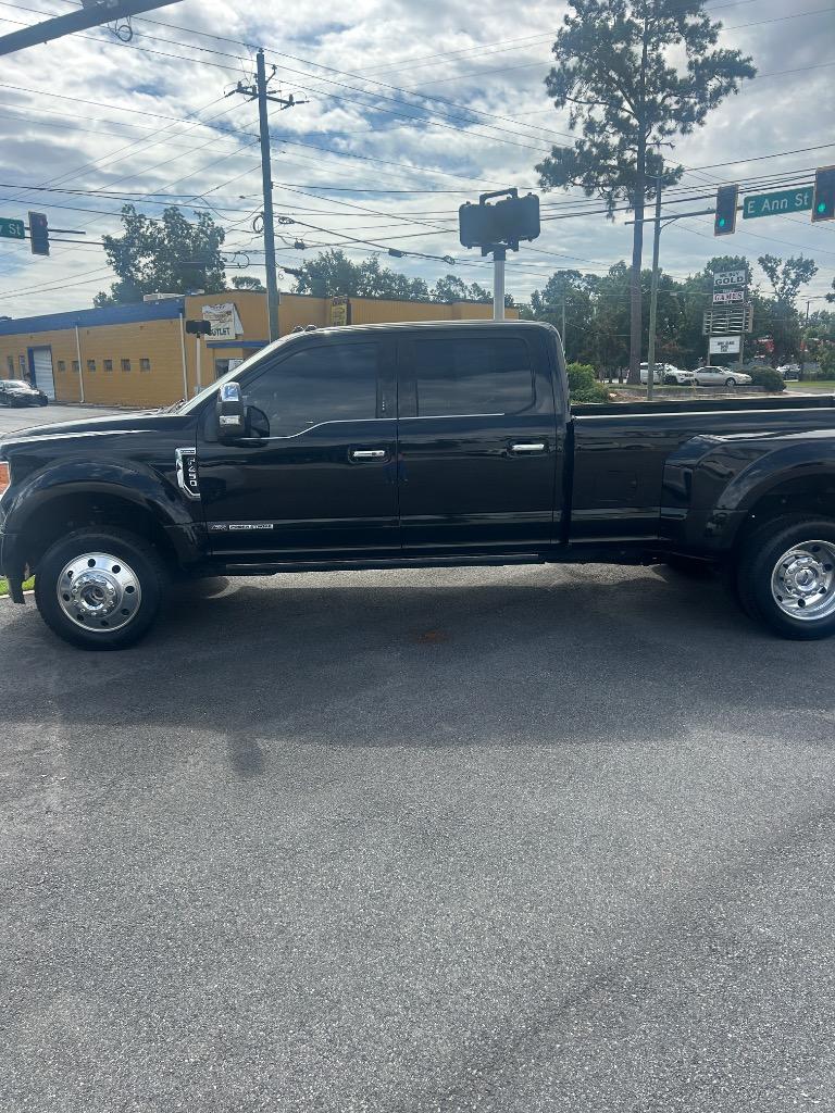 2017 Ford F-450 Platinum photo 2
