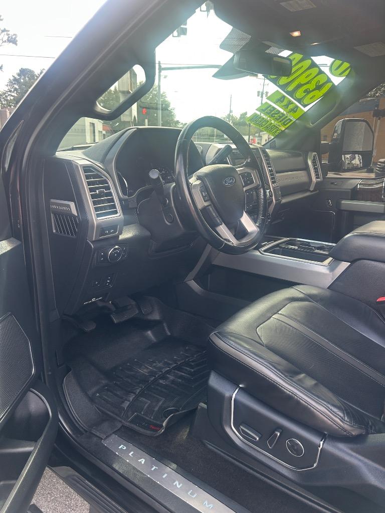 2017 Ford F-450 Platinum photo 3